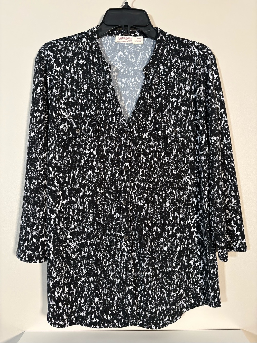 Faded Glory Black and White Speckled V-Neck Blouse
